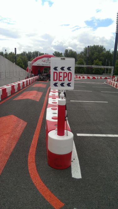 End of the karting barrier (red)