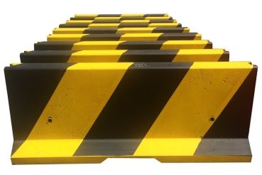 Concrete barrier B20/25 - painted yellow / black