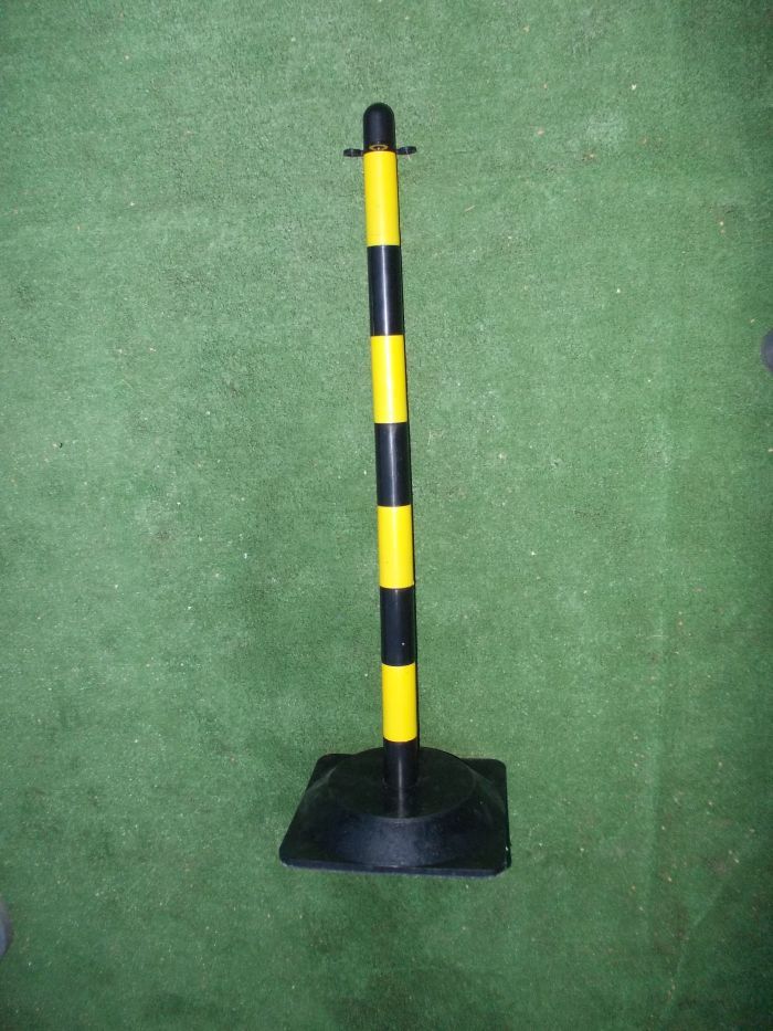 Chain post 90 cm - yellow / black - rubber base