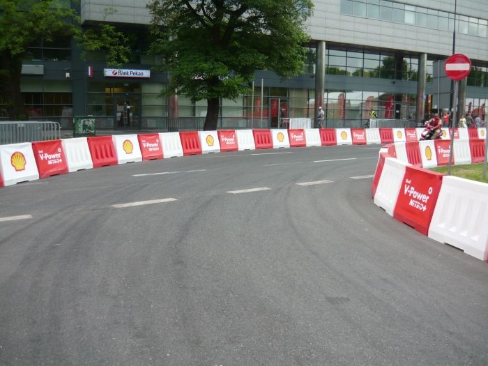 Rental of U-14e road barriers, height 500mm