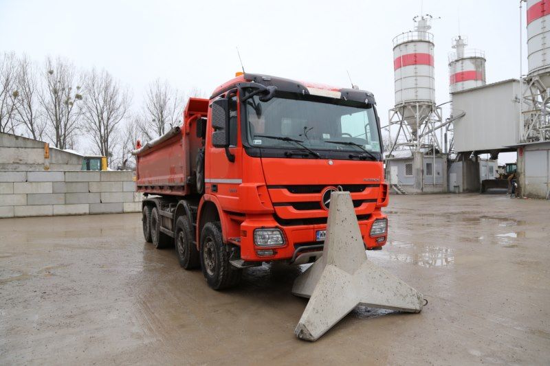 "Starblok" Concrete Barrier 134 cm