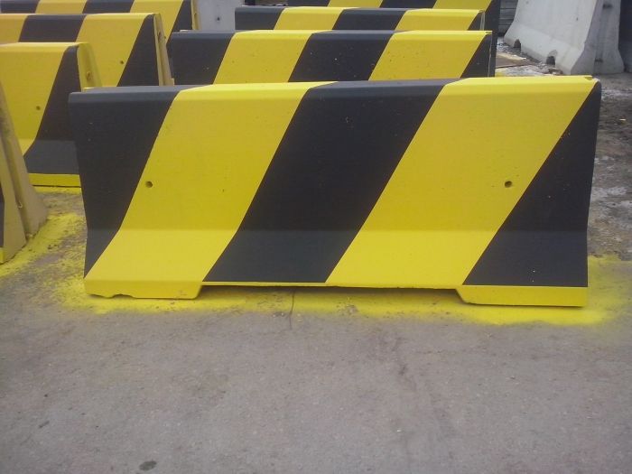 Concrete Barrier U-14b BPPS-1 Double-Sided – Painted Yellow/Black