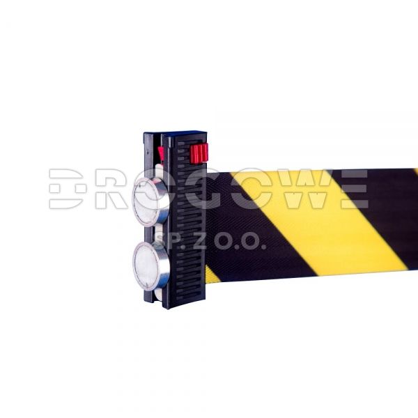 Magnetic strap clasp