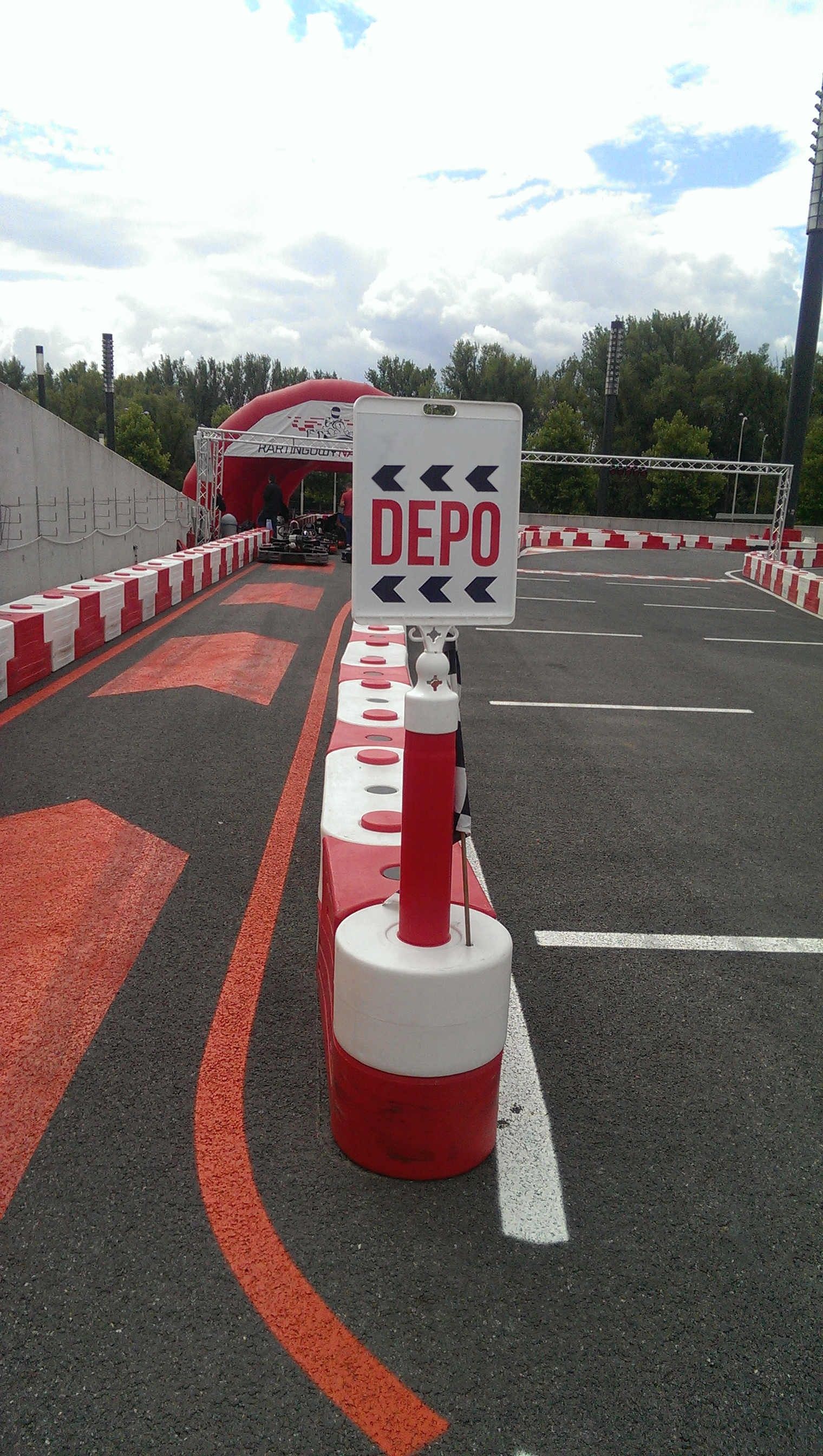End of the karting barrier (red)