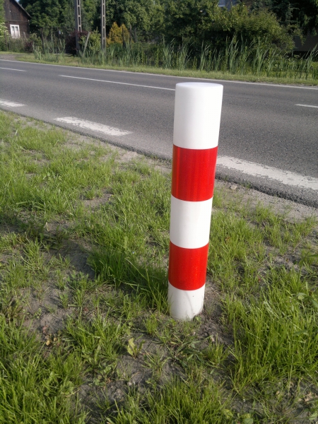 Do czego służą odblaskowe słupki drogowe?