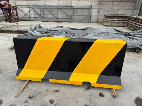 Bariera betonowa dwustronna - malowana żółto-czarna B35/45