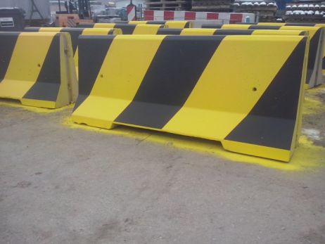 Bariera betonowa dwustronna - malowana żółto-czarna B35/45