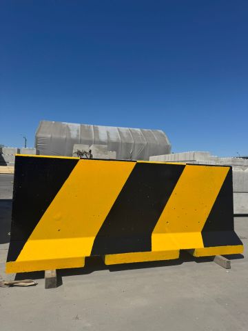 Bariera betonowa dwustronna - malowana żółto-czarna B35/45