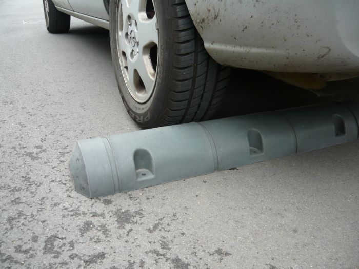 Ogranicznik parkingowy PE szary